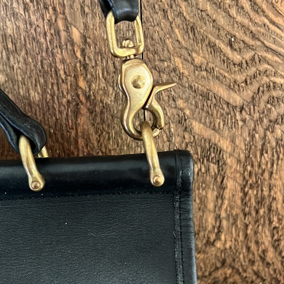 Vintage coach crossbody. - Picture 4 of 13